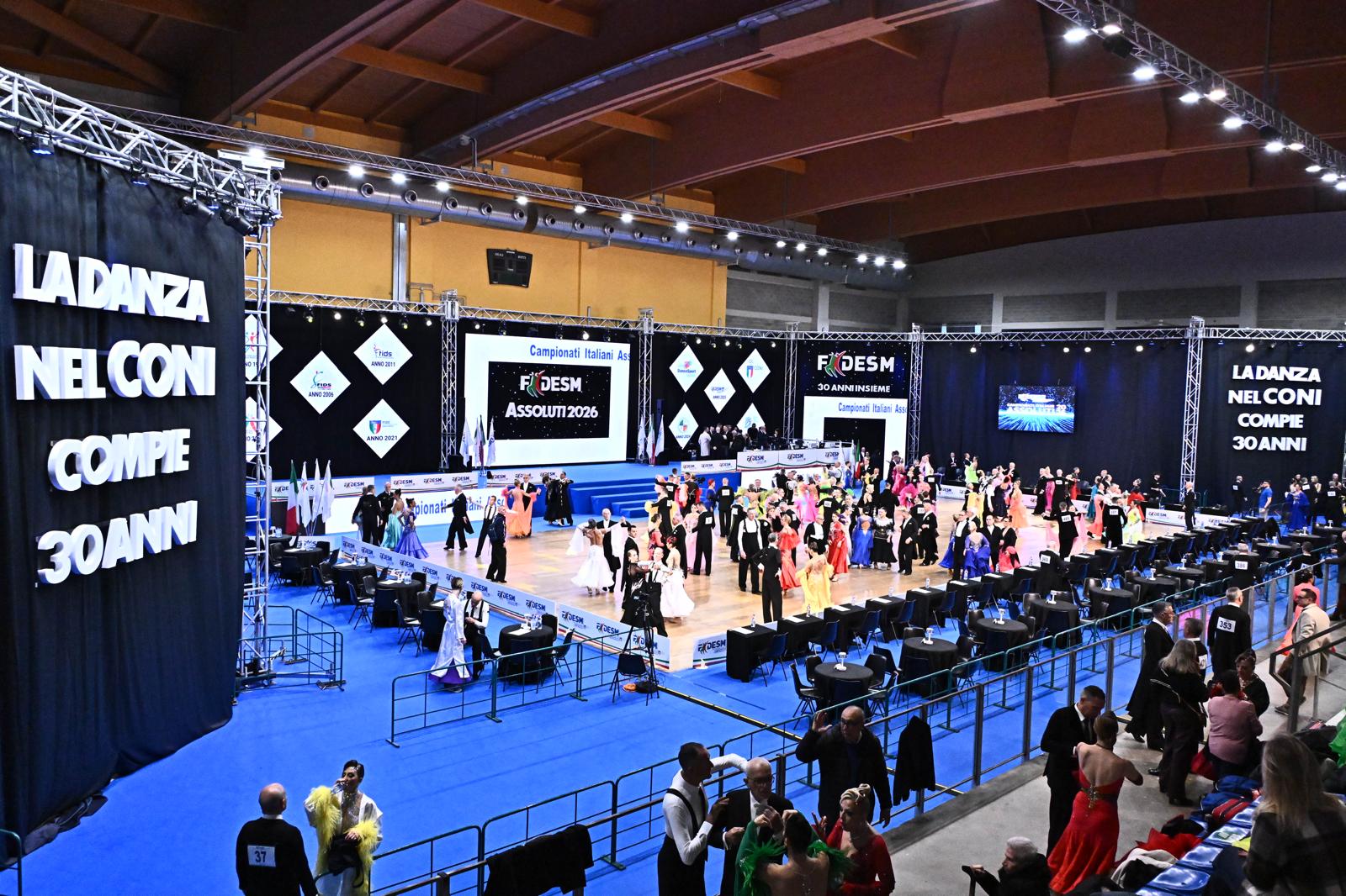 Gran finale dei Campionati italiani assoluti: al Playhall di Riccione le danze standard e latino-americane